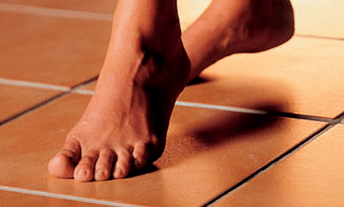 vaikščiojimas basomis kaip grybelio atsiradimo ant pėdų odos priežastis